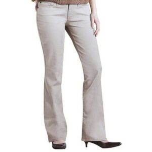 Levi Strauss Signature Low Rise Bootcut WFL423 Khaki Size Misses 8 Long